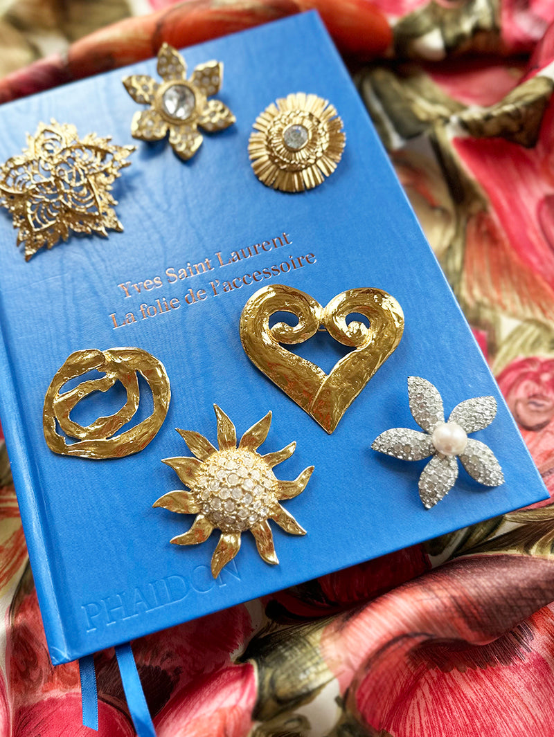 Grote vergulde designer hart broche