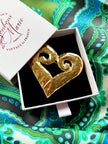 Grote vergulde designer hart broche
