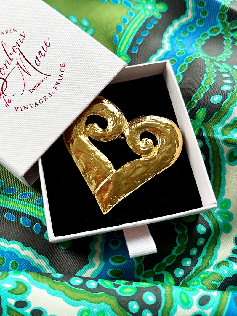 Grote vergulde designer hart broche