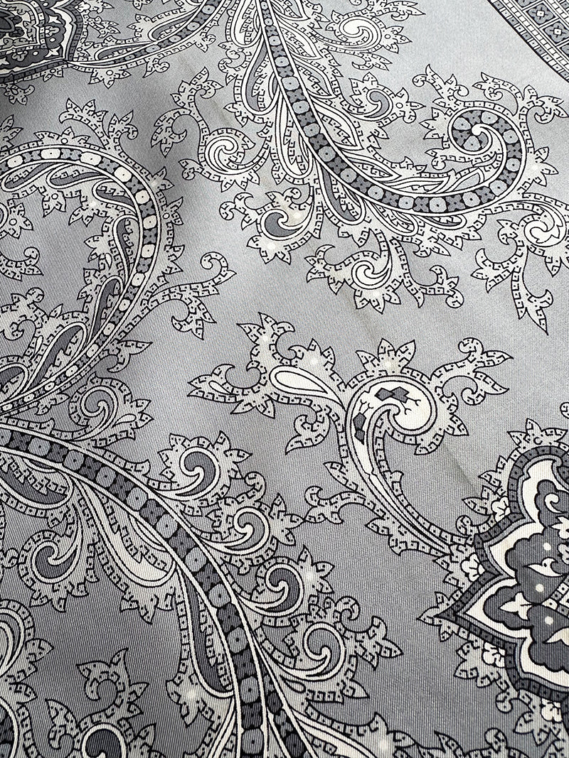 Grijze zijden paisley sjaal