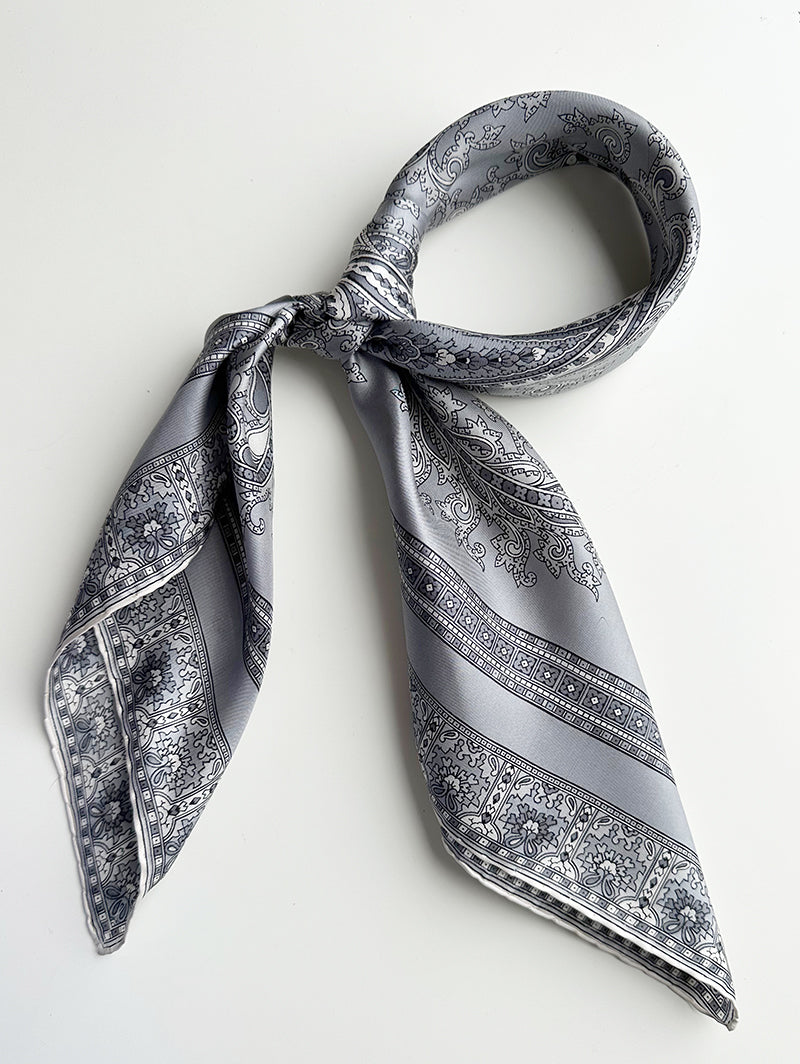 Grijze zijden paisley sjaal