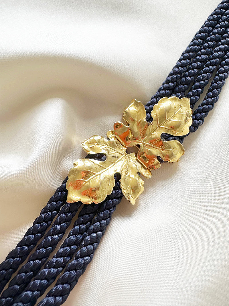 Donkerblauwe ceintuur met gouden blaadjes