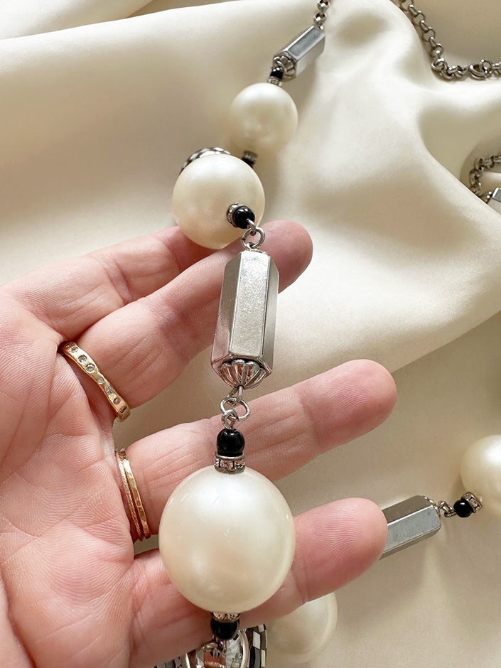 Ketting met faux parels en parelmoer