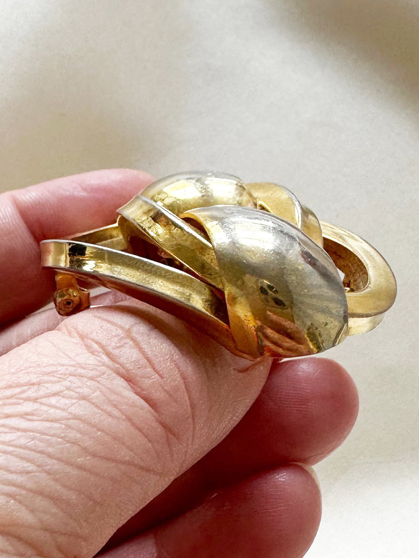 Vergulde designer broche