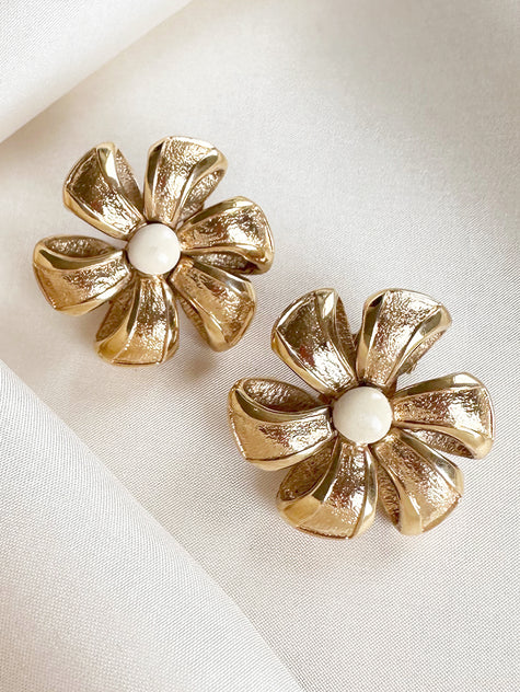 Vergulde bloem clip oorbellen