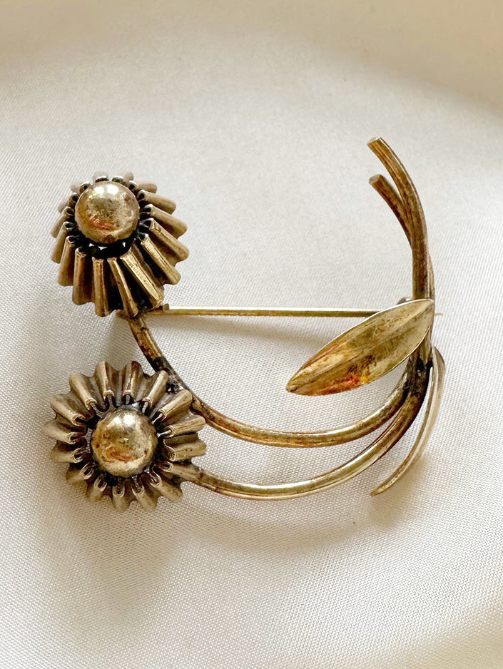 Gouden bloemen broche
