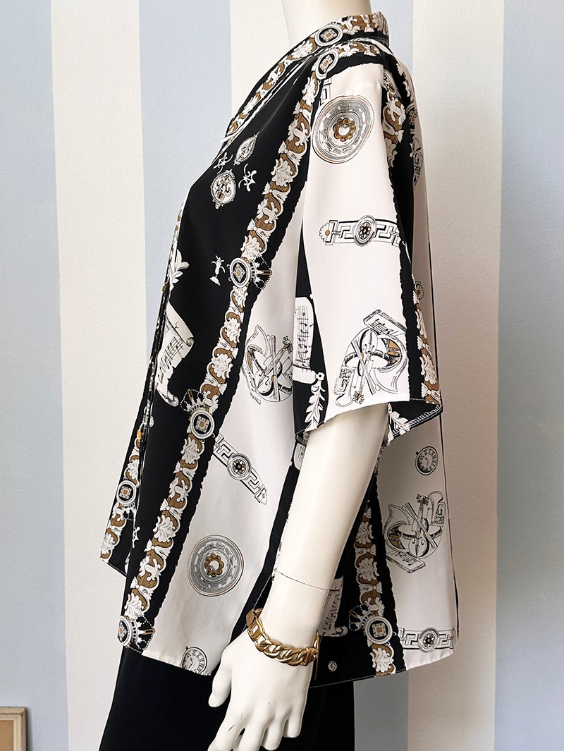 Blouse met bladmuziek en muziekinstrumenten