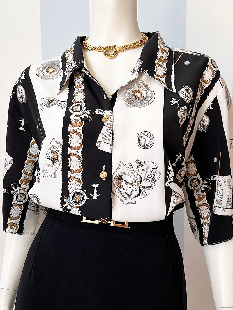 Blouse met bladmuziek en muziekinstrumenten