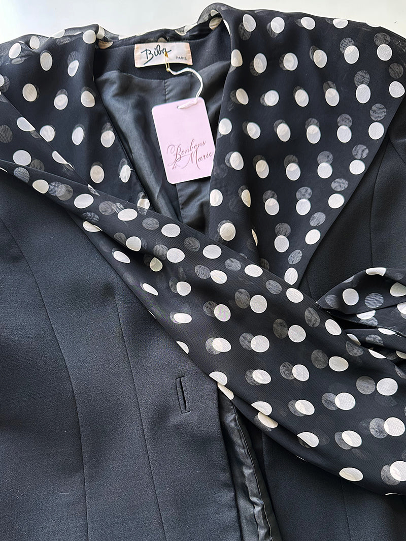 Zwarte blazer met polkadot hoodie