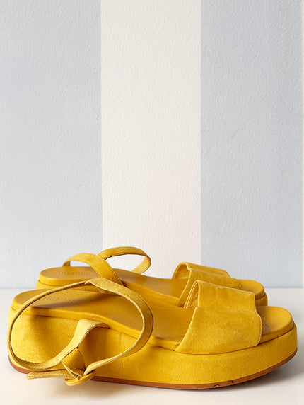 Gele plateau sandalen