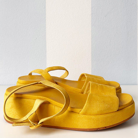Gele plateau sandalen
