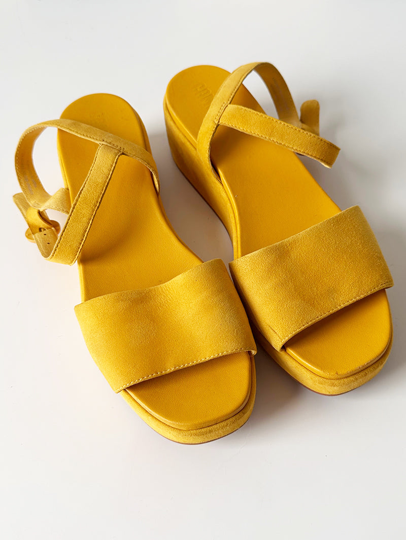 Gele plateau sandalen