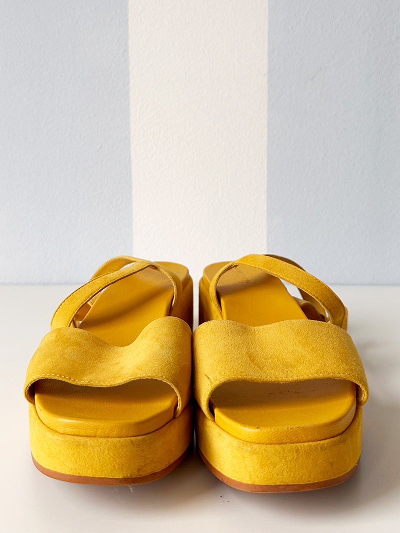 Gele plateau sandalen