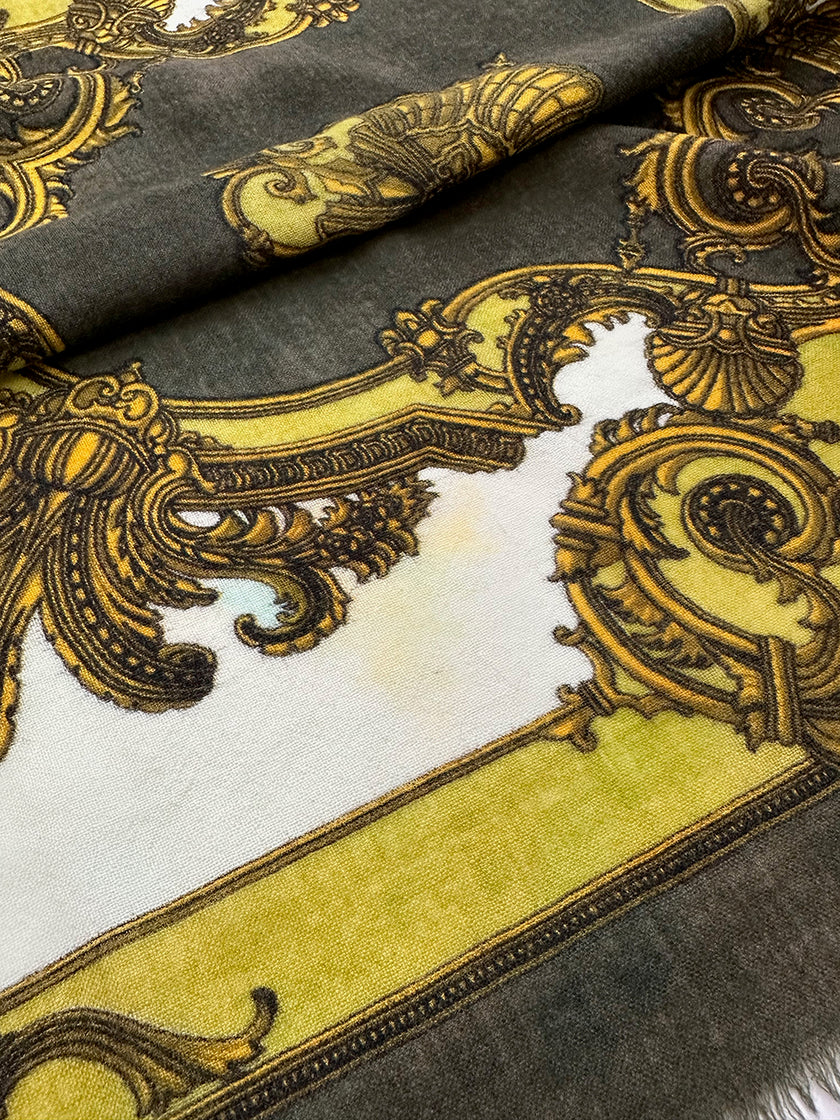 Wollen sjaal met barok dessin