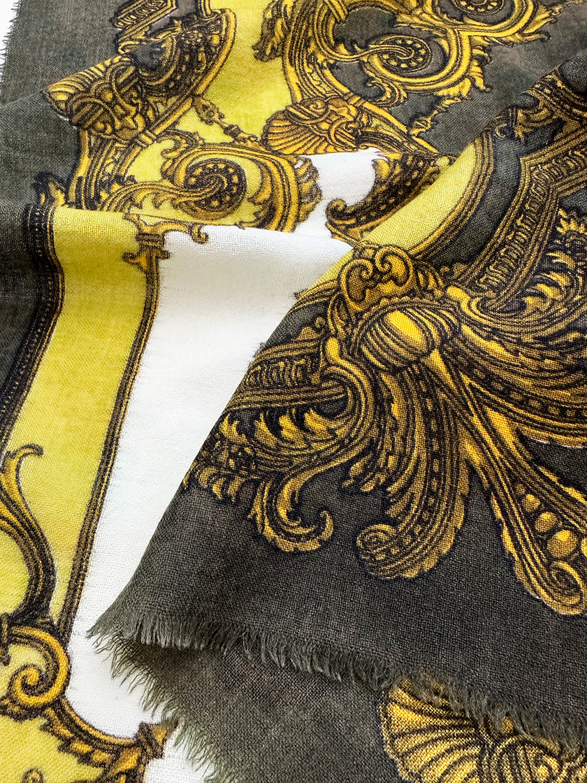 Wollen sjaal met barok dessin