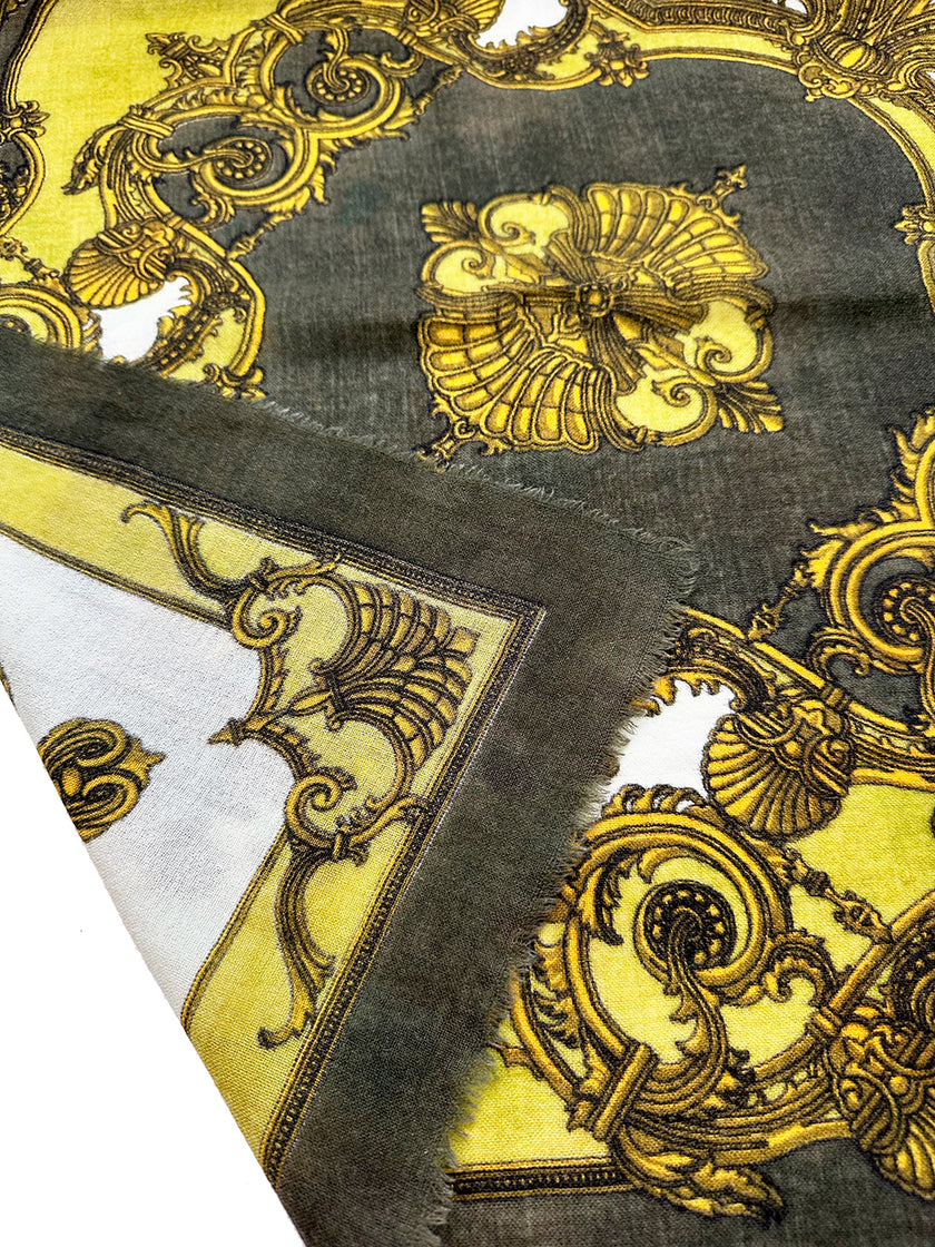 Wollen sjaal met barok dessin