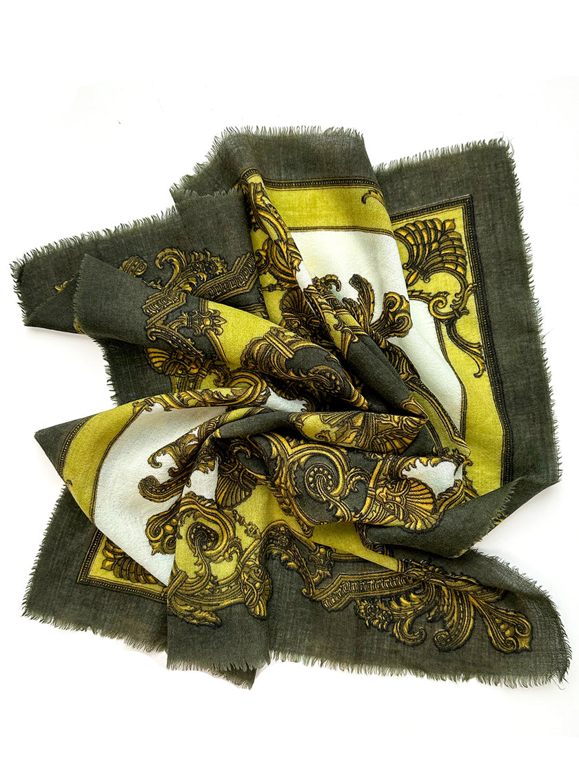 Wollen sjaal met barok dessin