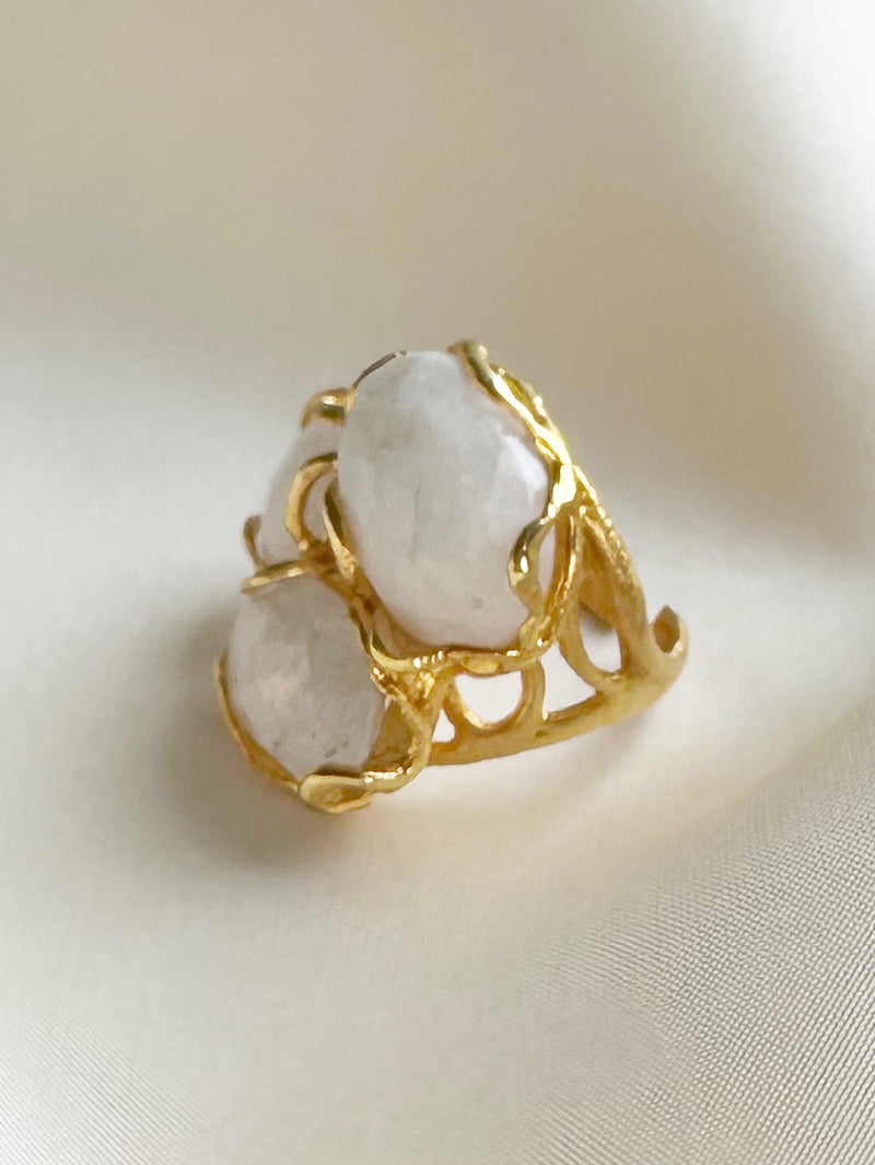 Gouden ring met opalen