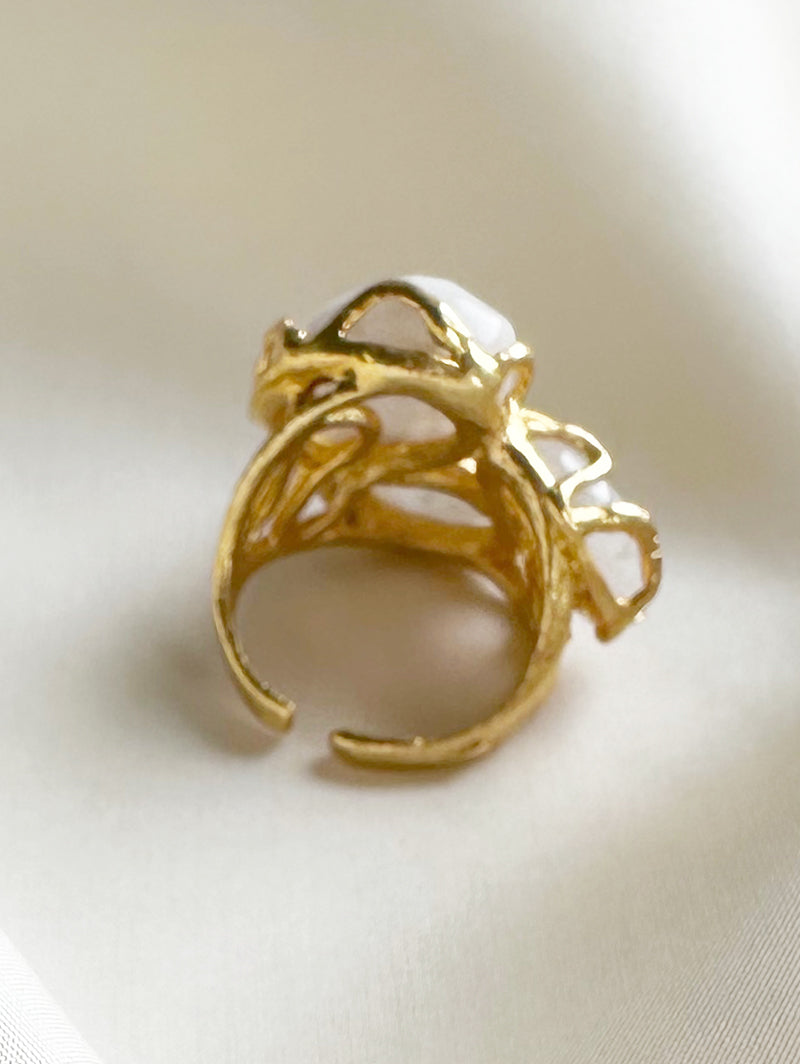 Gouden ring met opalen