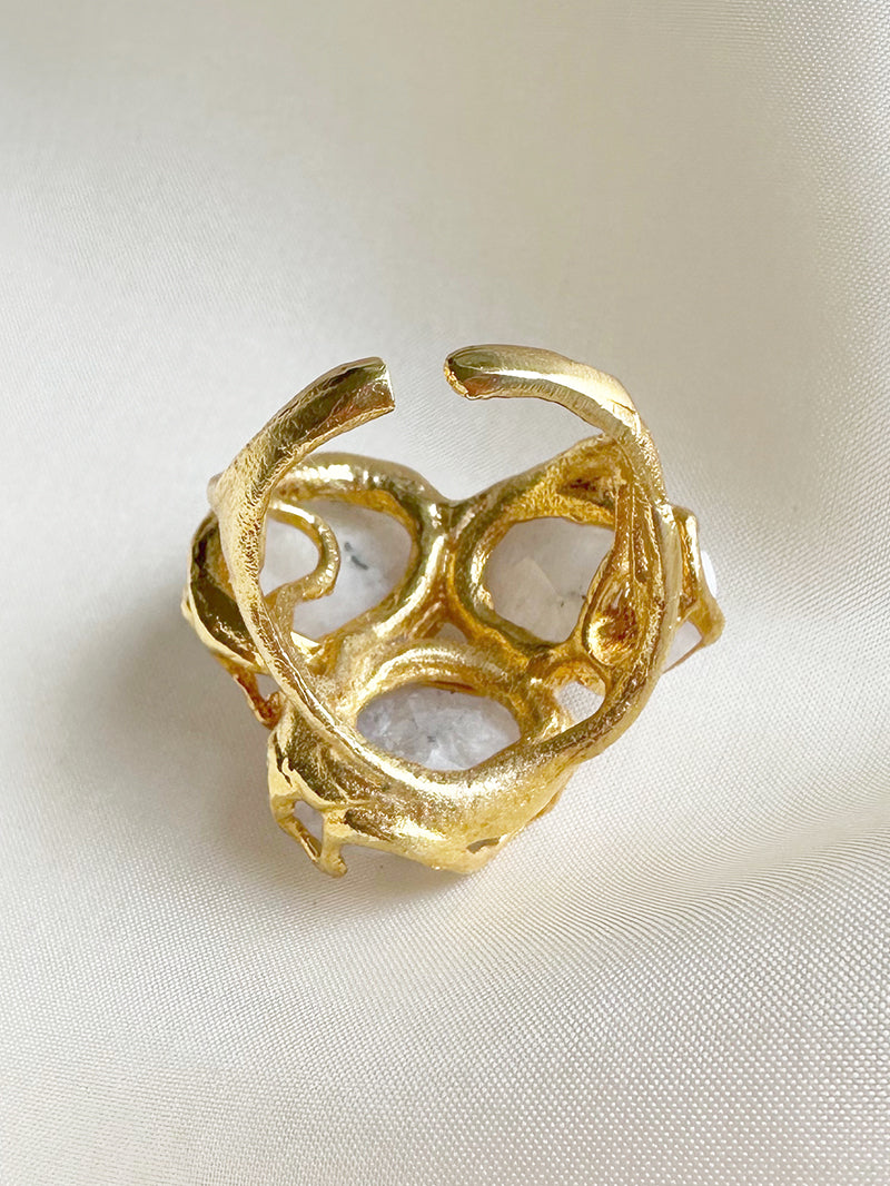 Gouden ring met opalen