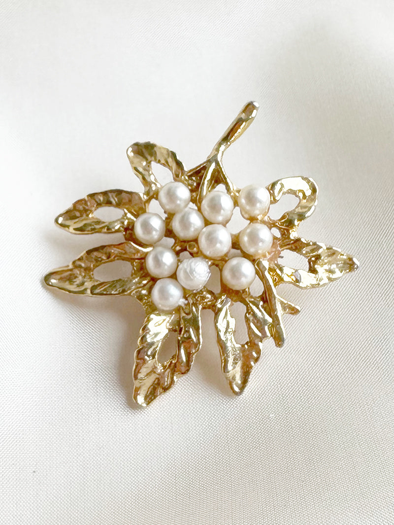 Broche blad met faux parels
