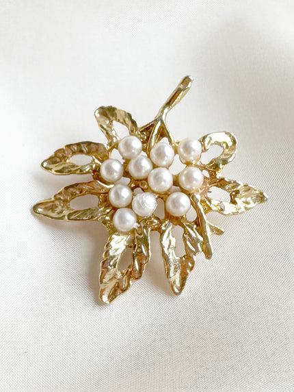 Broche blad met faux parels