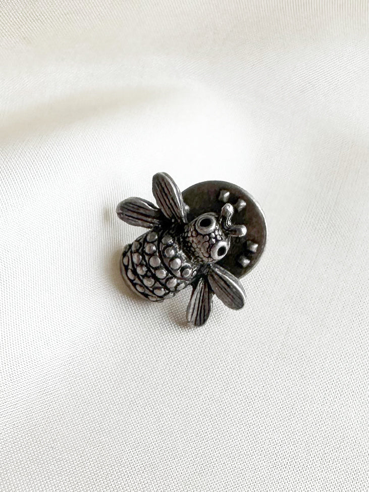 Zilveren bij pin broche