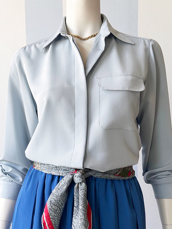 Lichtblauwe blouse