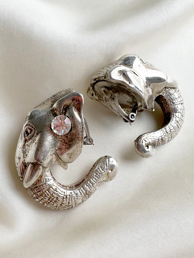 Verzilverde olifant clip oorbellen