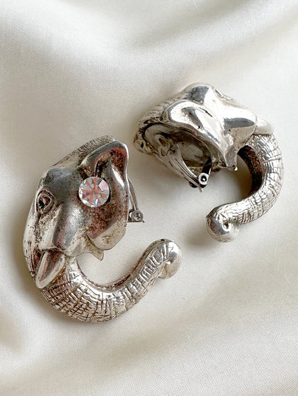 Verzilverde olifant clip oorbellen