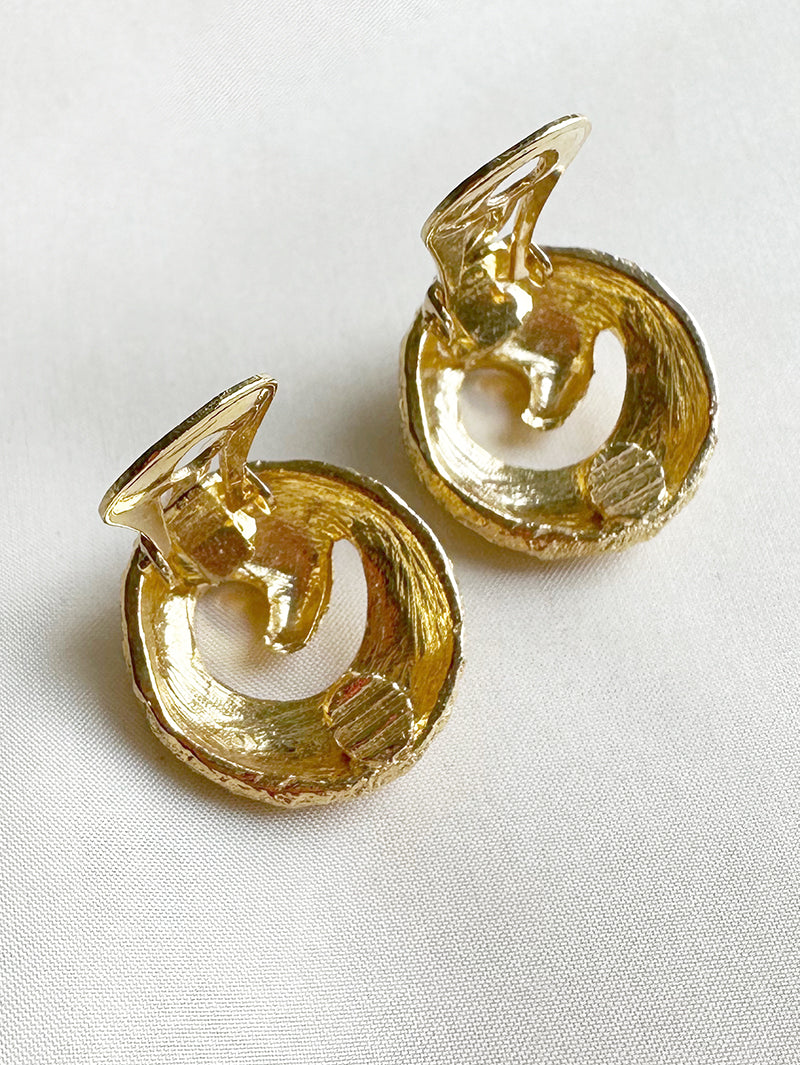 Gouden golfje clip oorbellen