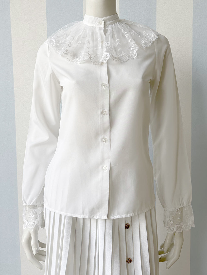 Wit blousje met kanten kraag en manchetten