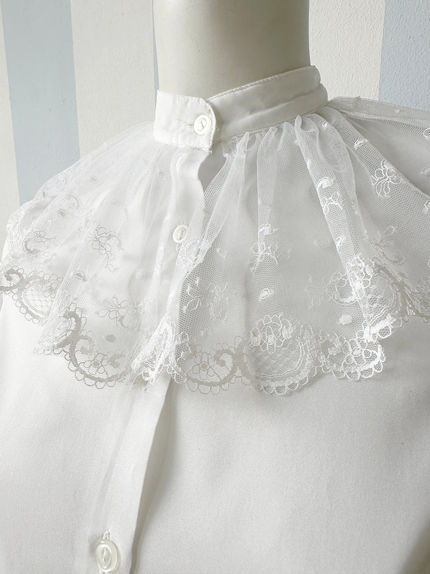 Wit blousje met kanten kraag en manchetten