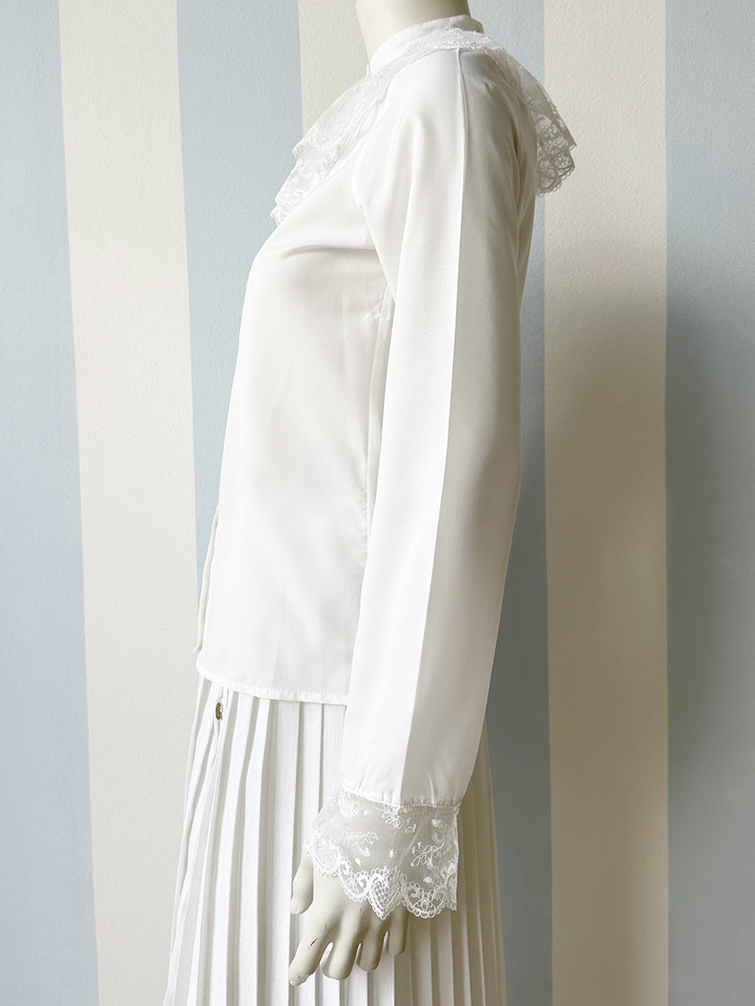 Wit blousje met kanten kraag en manchetten