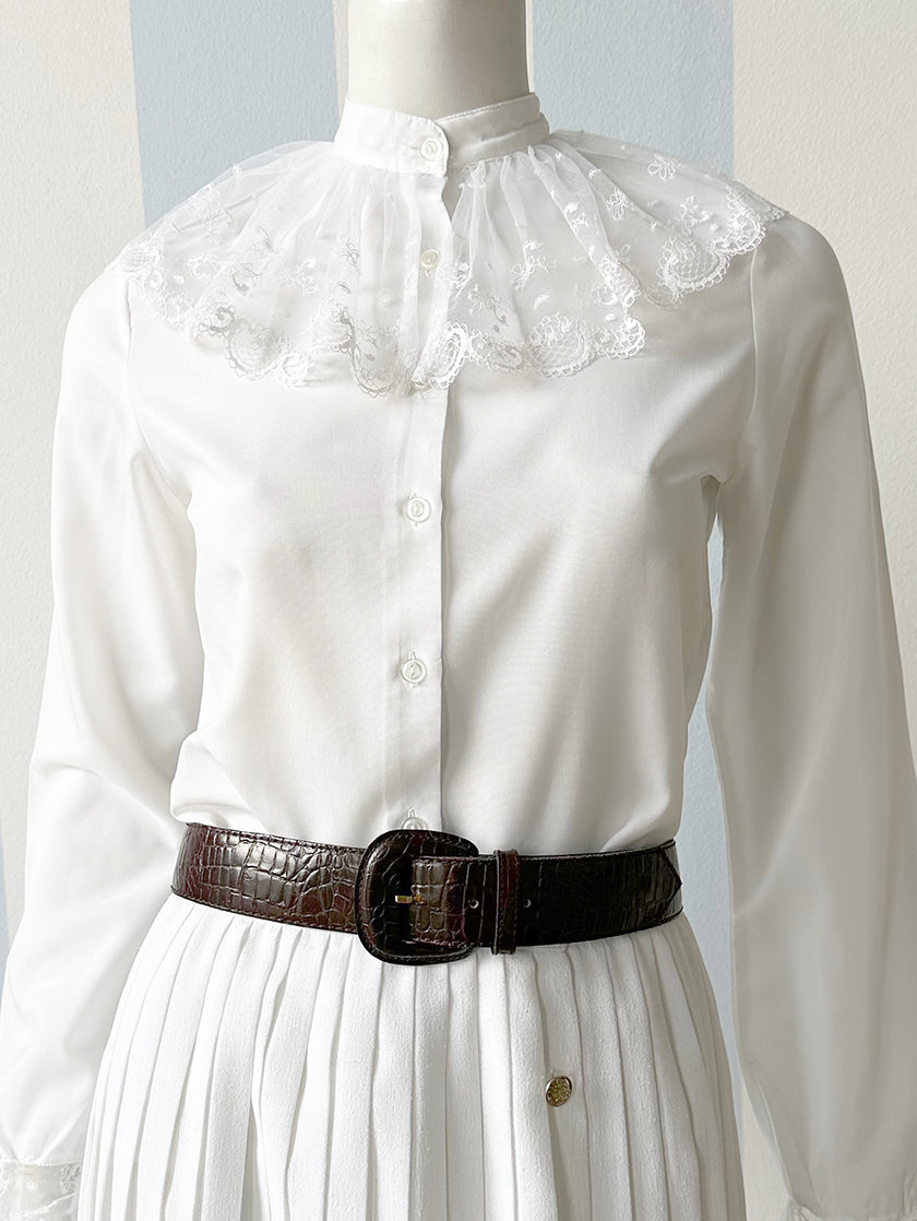 Wit blousje met kanten kraag en manchetten