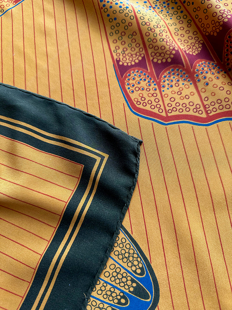 Okergele zijden designer sjaal