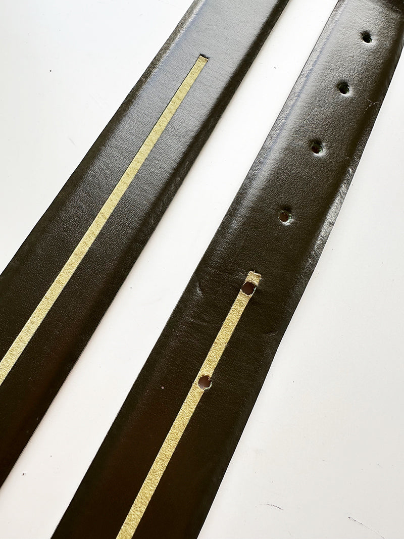 Donkergroene leren ceintuur