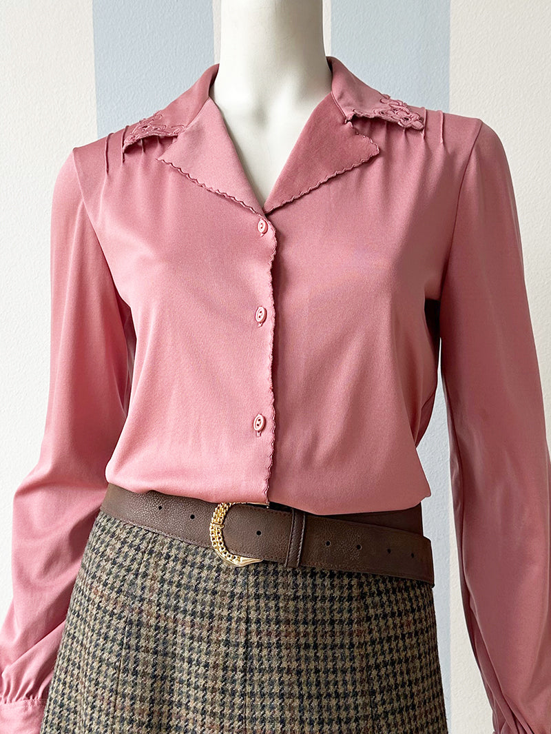 Oud-roze blouse met opengewerkt kraagje