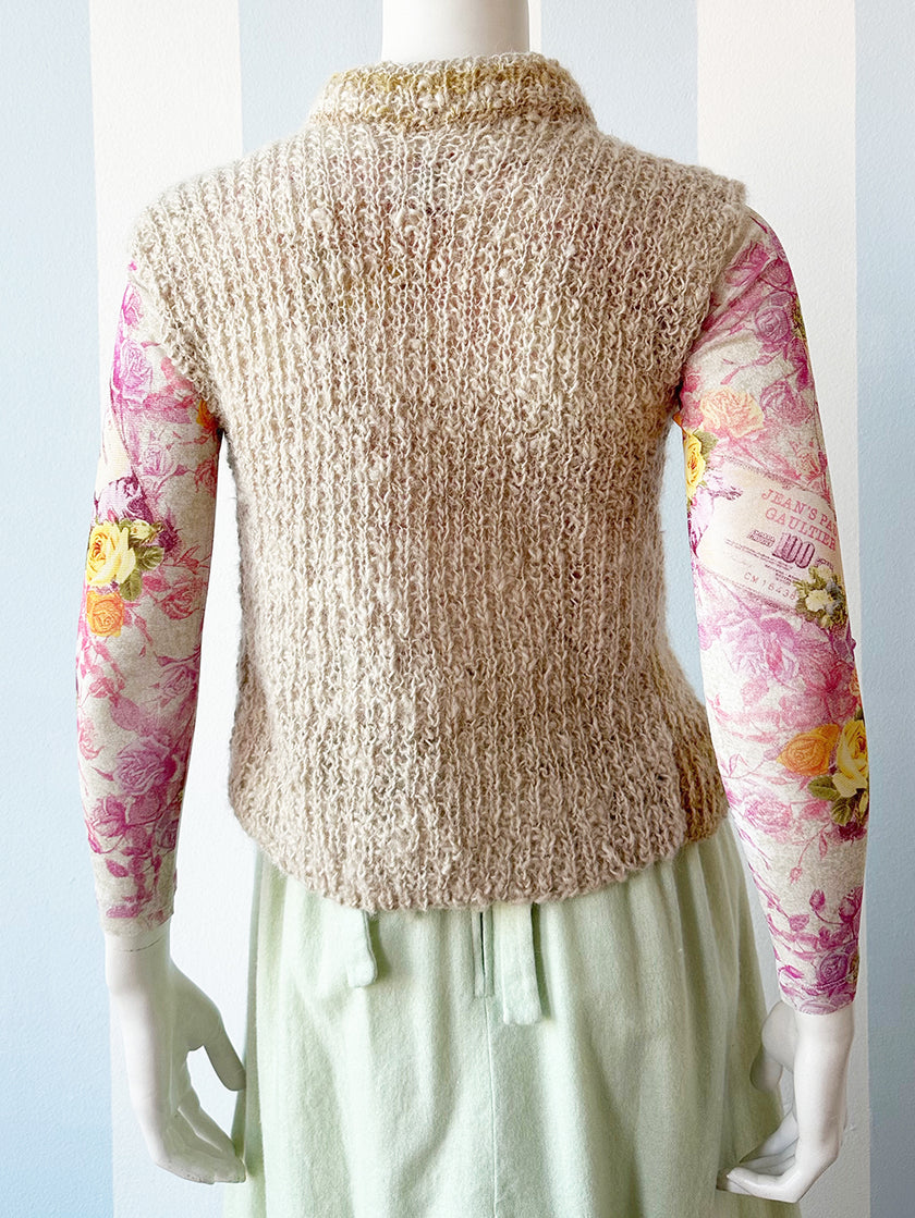 Handgebreid wollen hesje