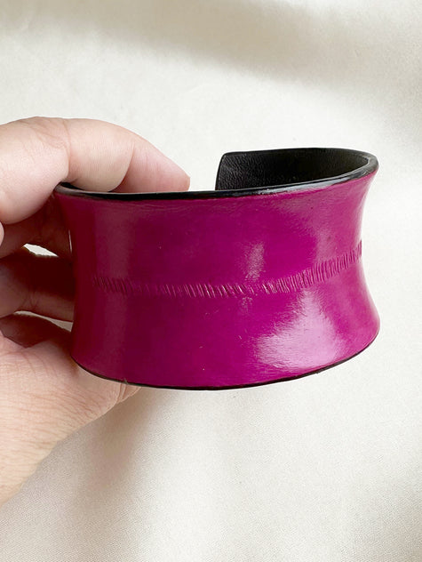 Fuchsia leren designer cuff armband