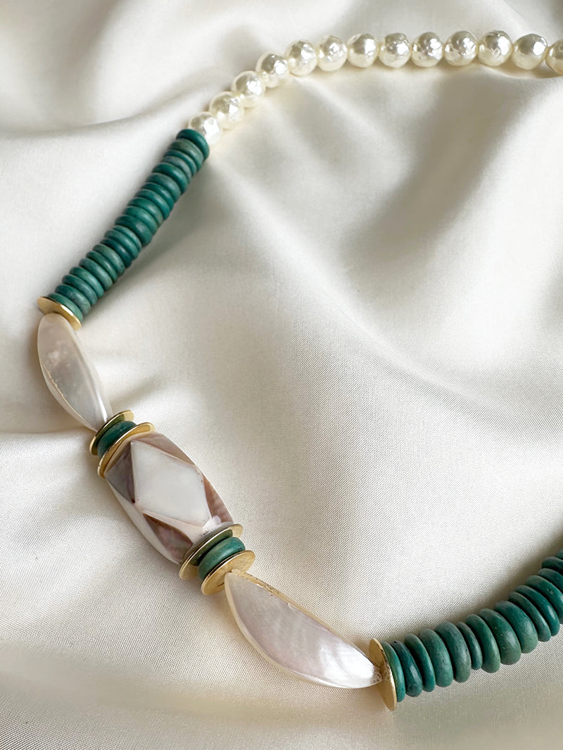 Faux parelketting met parelmoer