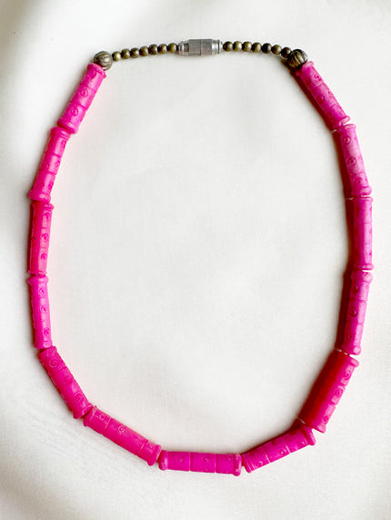 Hot pink halsketting