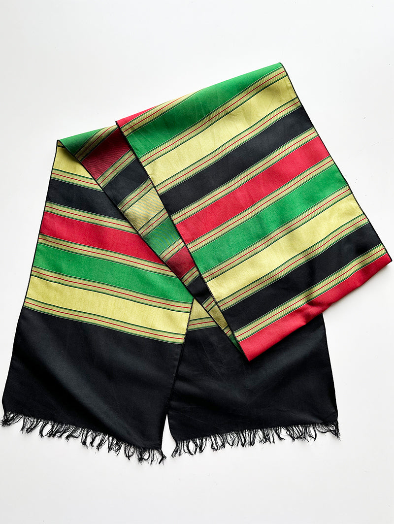 Lange gestreepte zijden sjaal