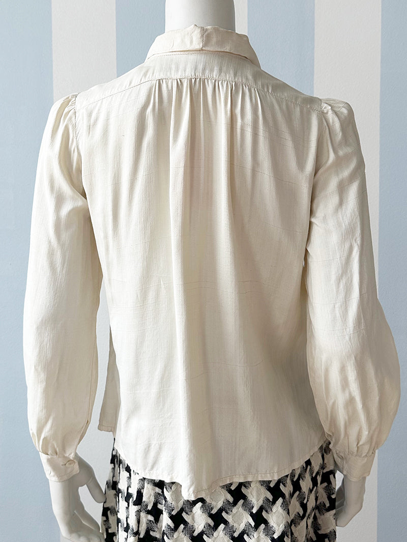 Off-white zijden strikblouse