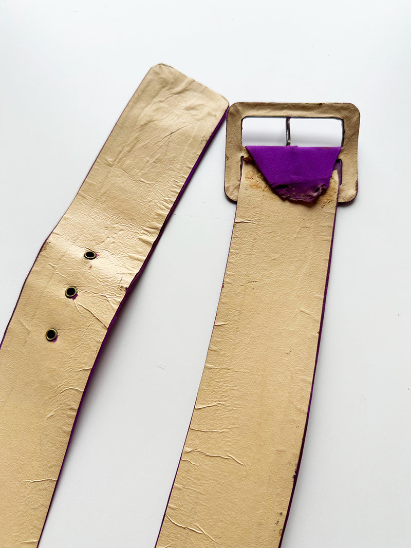Paarse zijden ceintuur