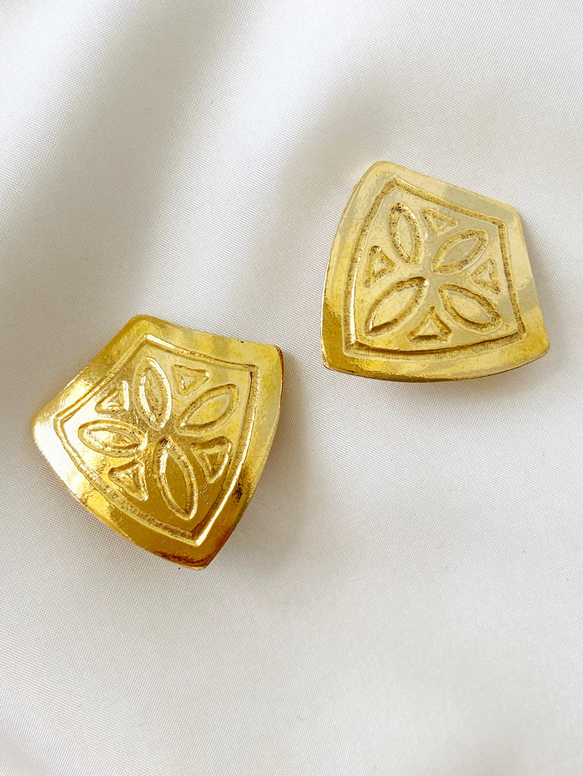 Gouden schild clip oorbellen