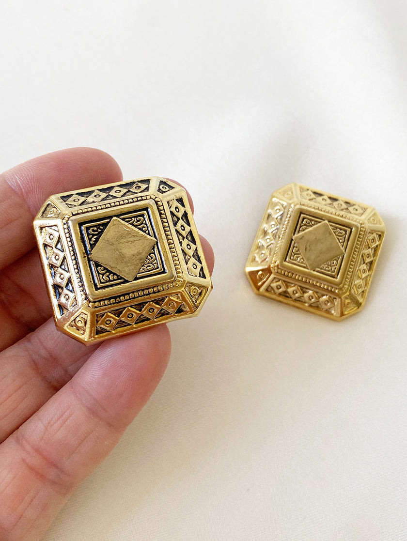 Grote vierkante  gouden clip oorbellen