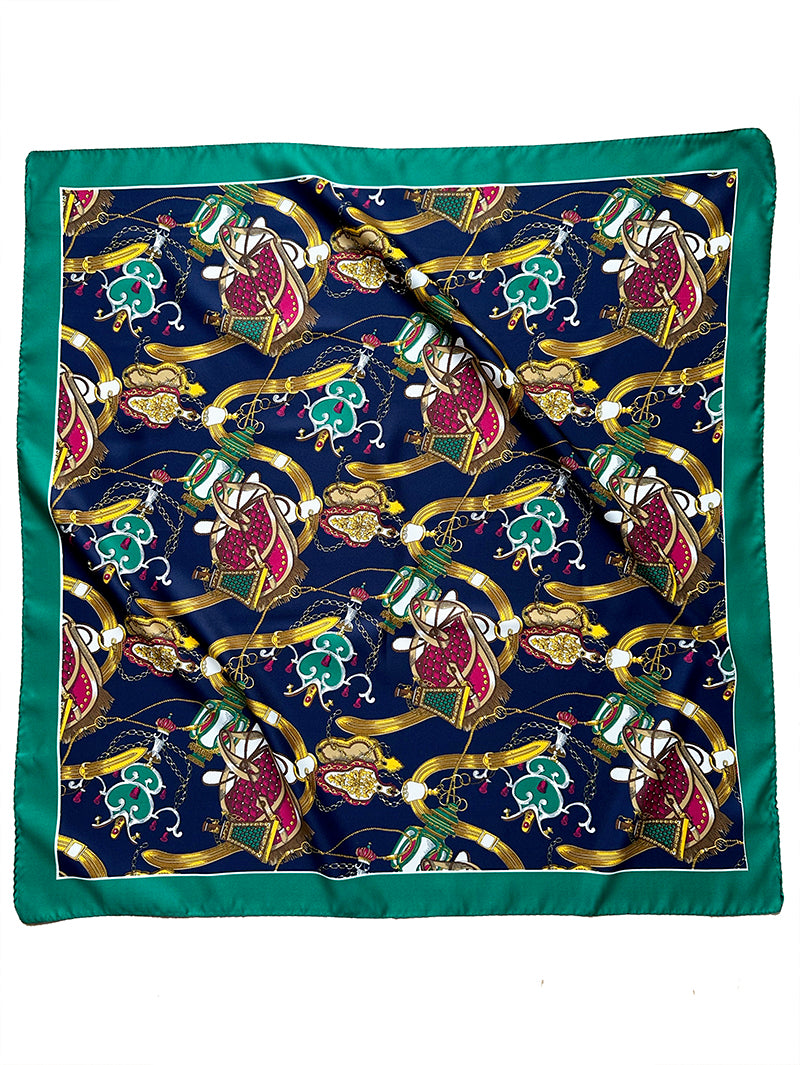 Sjaal met riempjes en kettingen