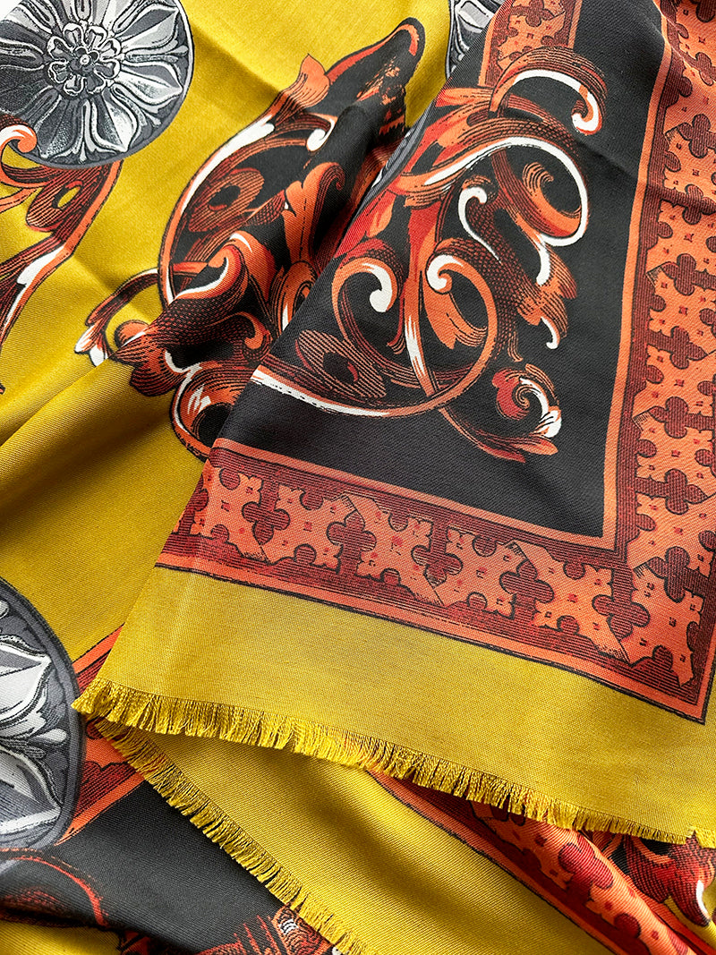 Grote sjaal met baroque dessin