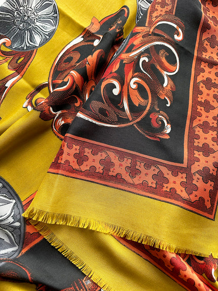 Grote sjaal met baroque dessin